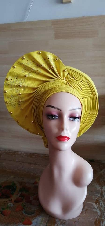 Auto gele Head tie