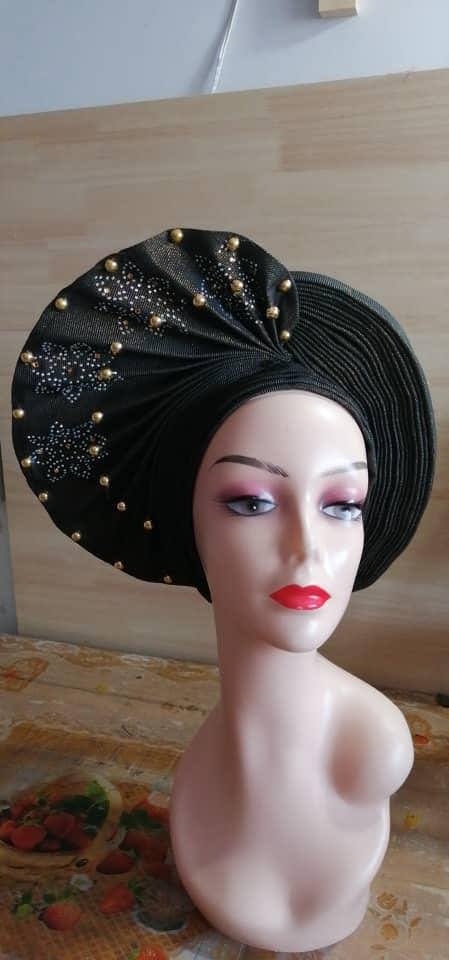 Auto gele Head tie